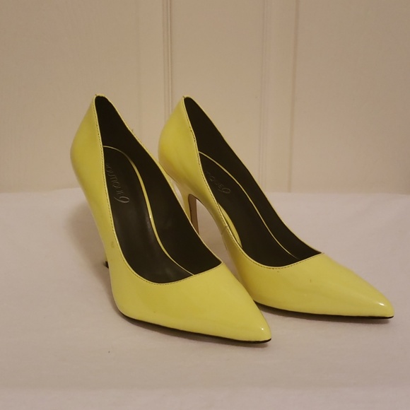 yellow pumps size 9